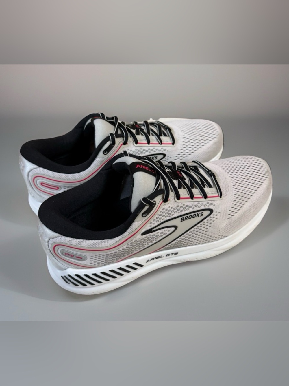 Brooks Ariel GTS 23 Women’s Running Shoes White Pink Wide D Size 10.5